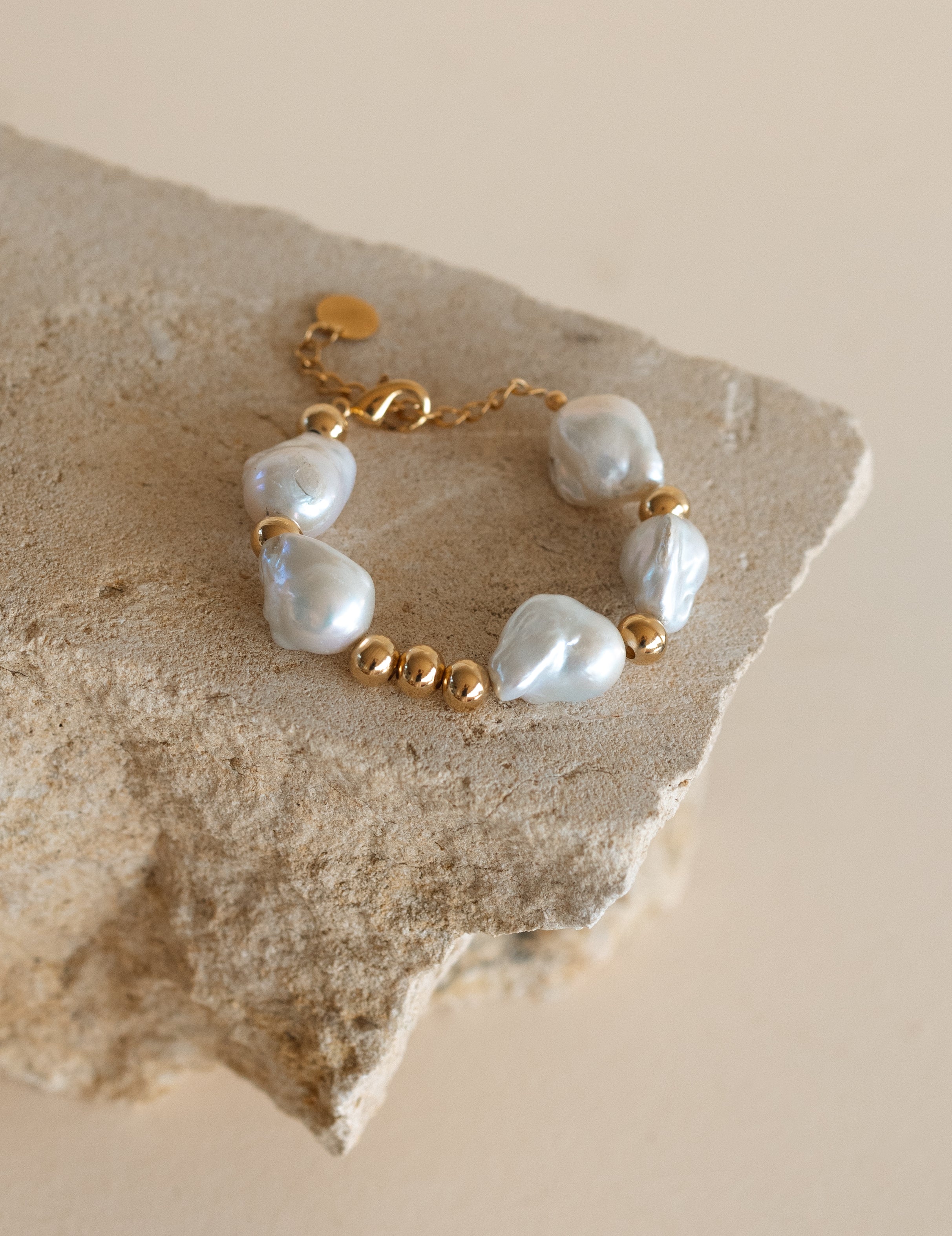 Molly pearl bracelet