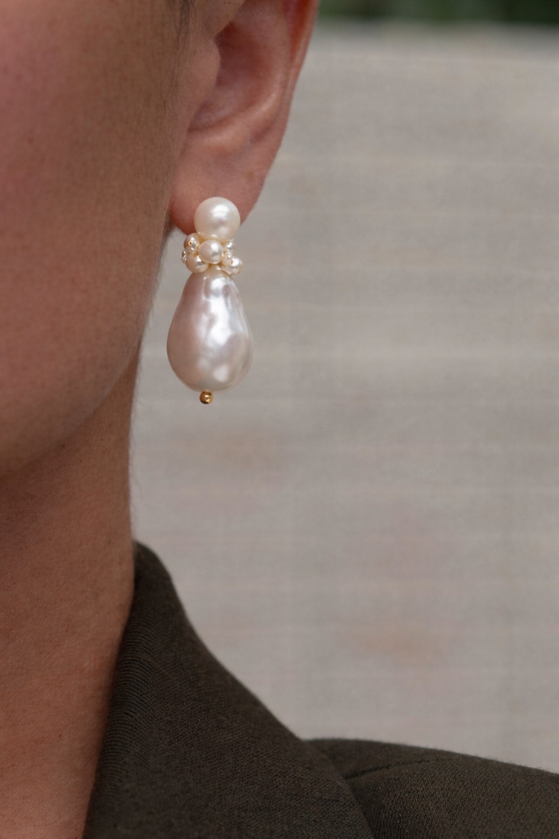Boucles d'oreilles en perles de culture baroque par la Maison GISEL B