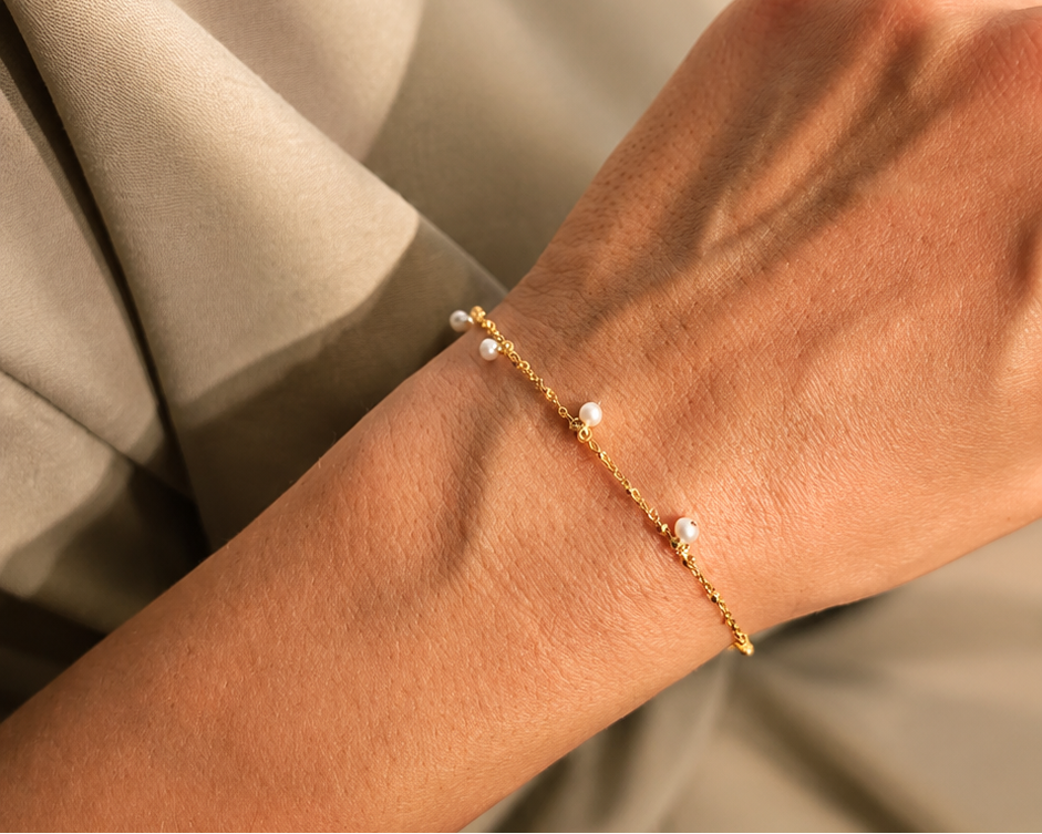 bracelet en chaine plaquée or et perles de culture