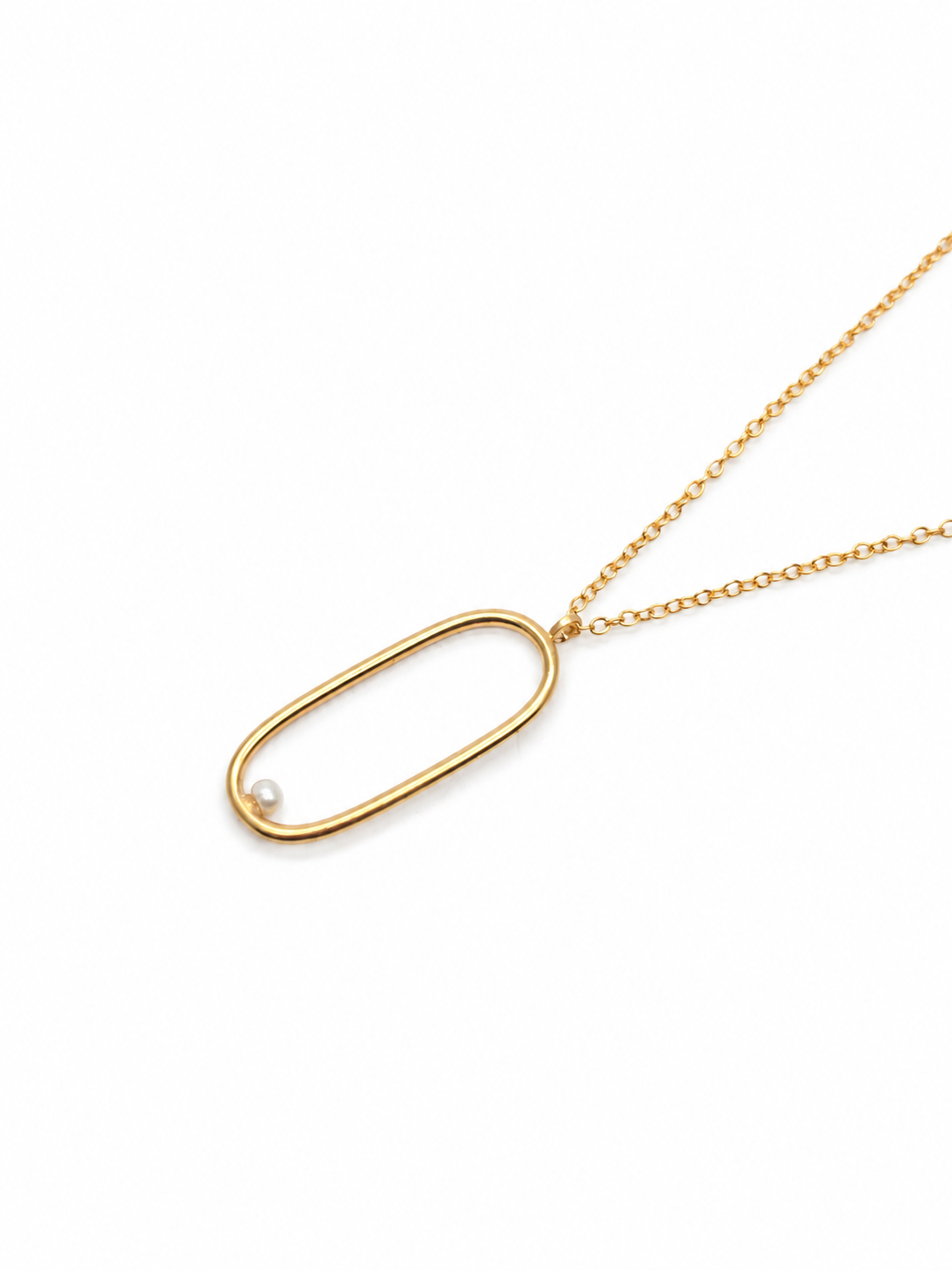 Oval necklace and cultured pearl