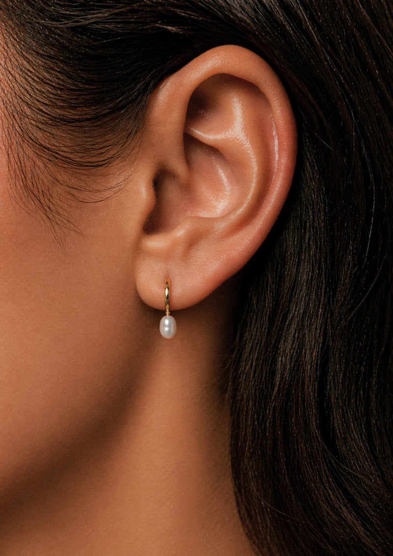 Jolie mini creoles pour femme avec perles de culture 