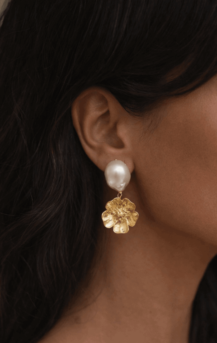 Boucles d'oreilles Aya fleur - Plaqué or & perle de culture baroque