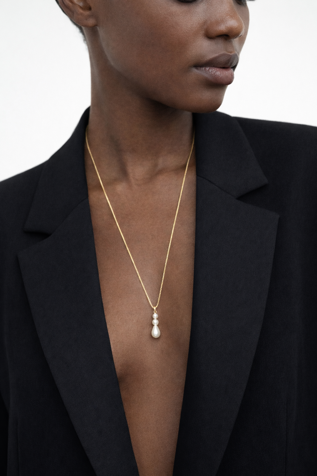Emina long necklace