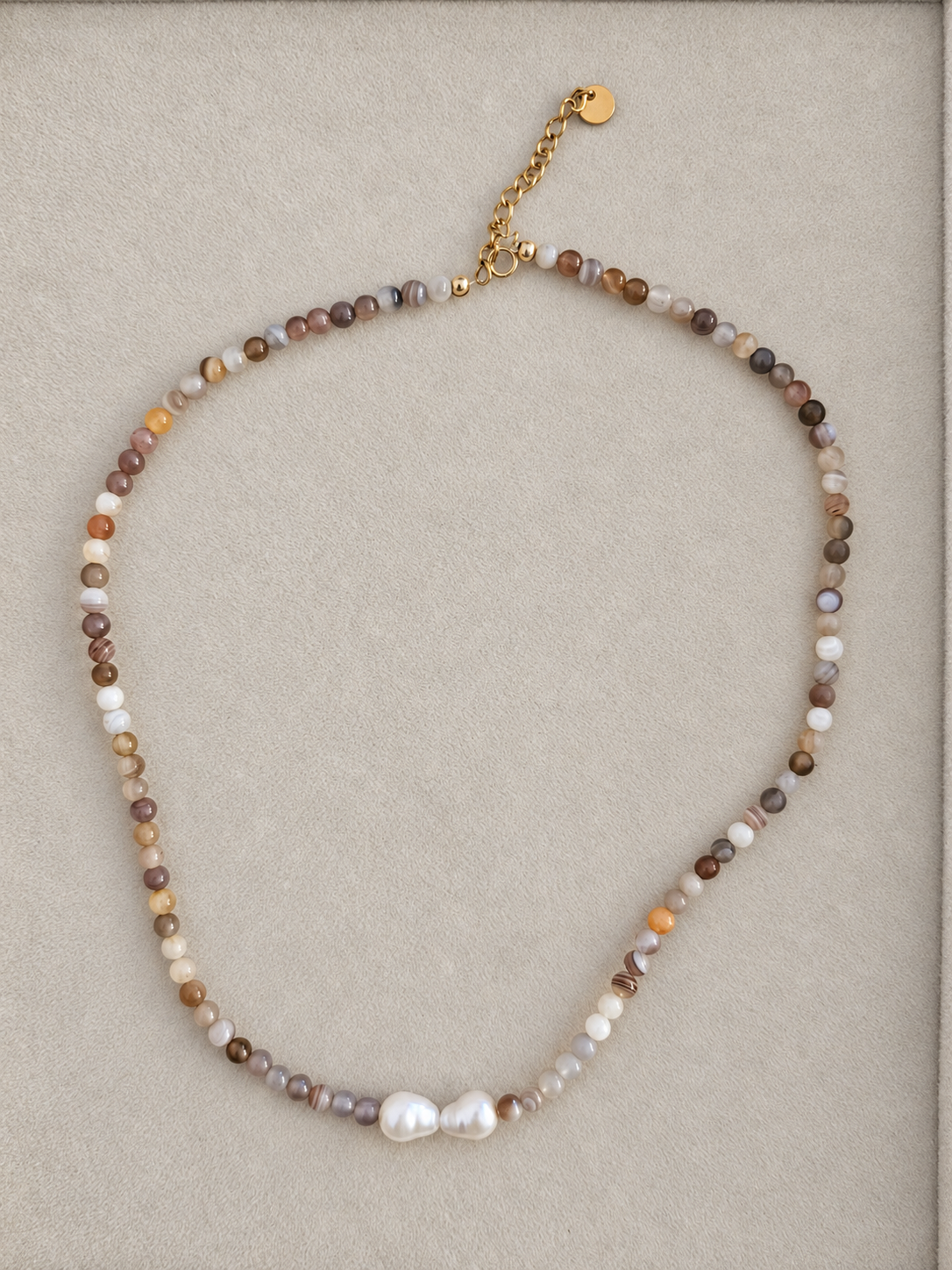 Collier perles et pierres