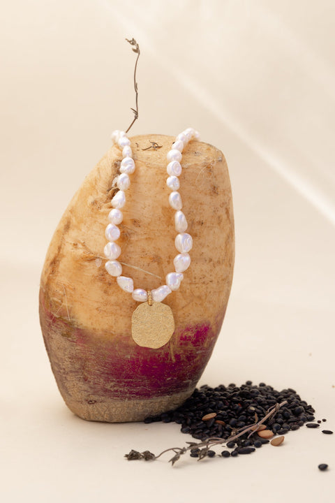 Rosa pearl necklace